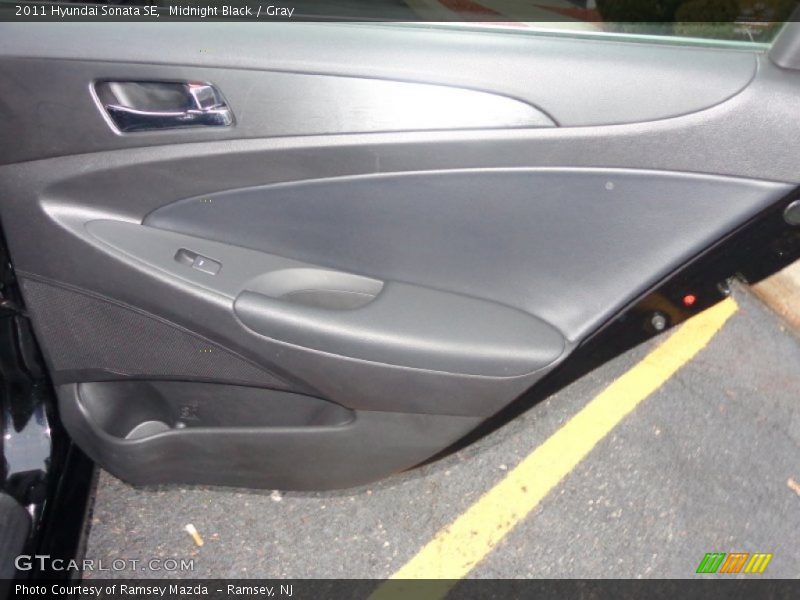 Midnight Black / Gray 2011 Hyundai Sonata SE