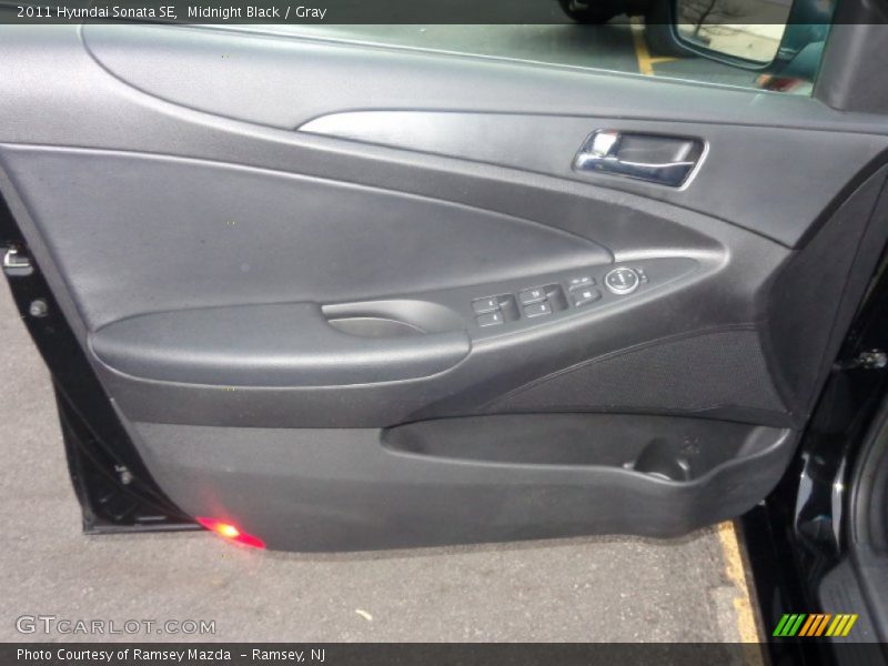 Midnight Black / Gray 2011 Hyundai Sonata SE