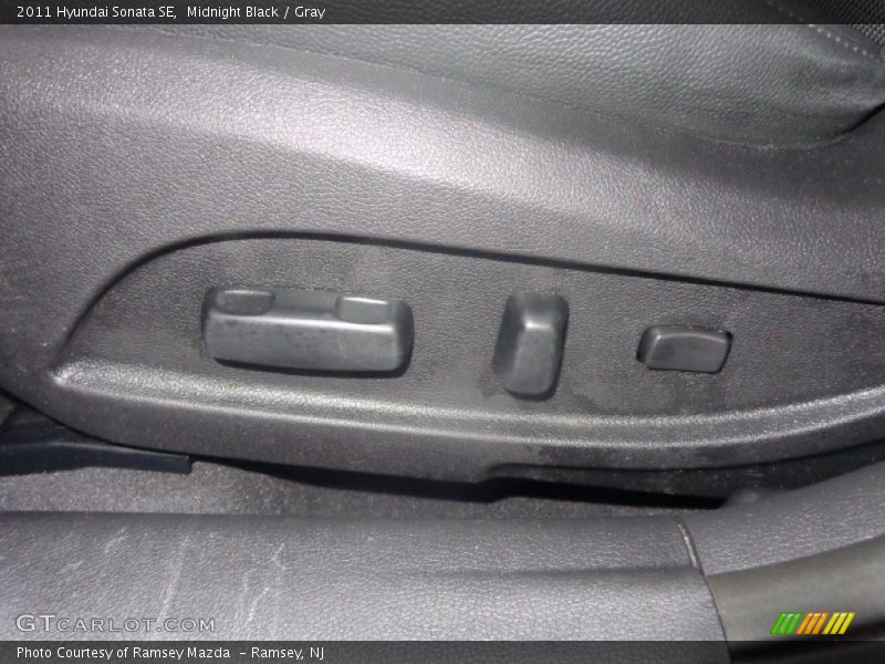Midnight Black / Gray 2011 Hyundai Sonata SE