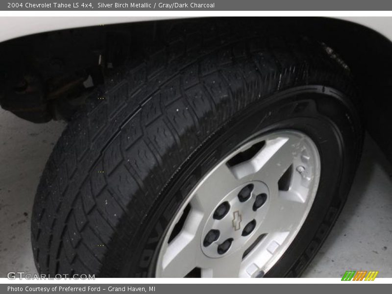 Silver Birch Metallic / Gray/Dark Charcoal 2004 Chevrolet Tahoe LS 4x4