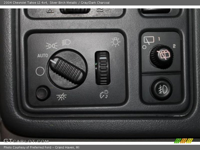 Silver Birch Metallic / Gray/Dark Charcoal 2004 Chevrolet Tahoe LS 4x4