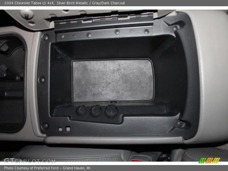 Silver Birch Metallic / Gray/Dark Charcoal 2004 Chevrolet Tahoe LS 4x4