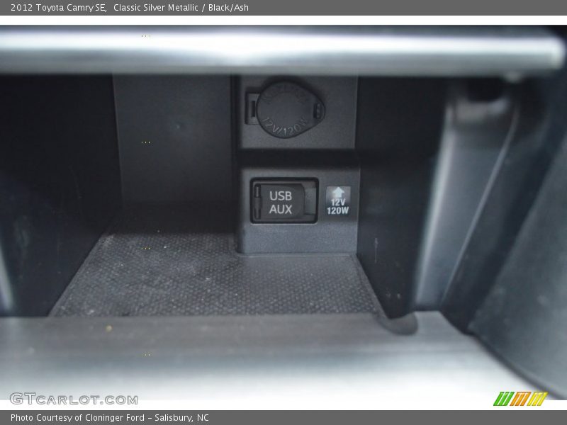 Classic Silver Metallic / Black/Ash 2012 Toyota Camry SE