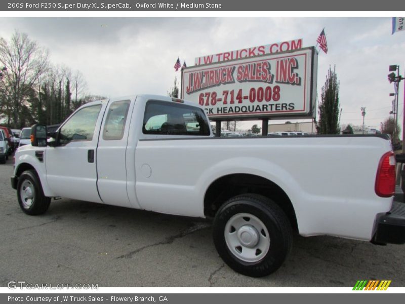 Oxford White / Medium Stone 2009 Ford F250 Super Duty XL SuperCab
