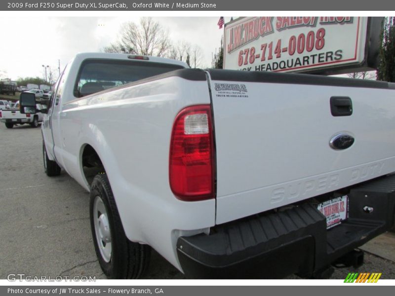 Oxford White / Medium Stone 2009 Ford F250 Super Duty XL SuperCab