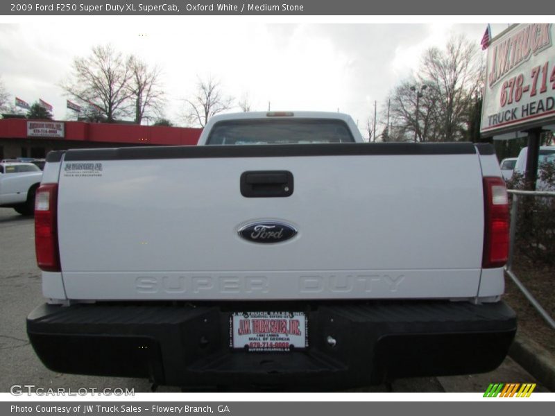 Oxford White / Medium Stone 2009 Ford F250 Super Duty XL SuperCab