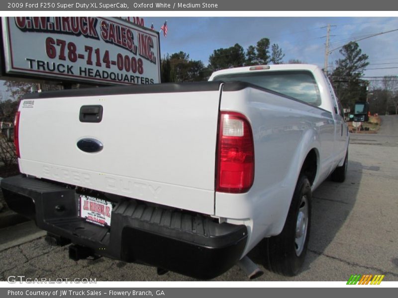 Oxford White / Medium Stone 2009 Ford F250 Super Duty XL SuperCab