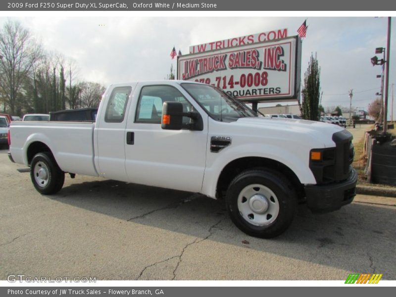 Oxford White / Medium Stone 2009 Ford F250 Super Duty XL SuperCab