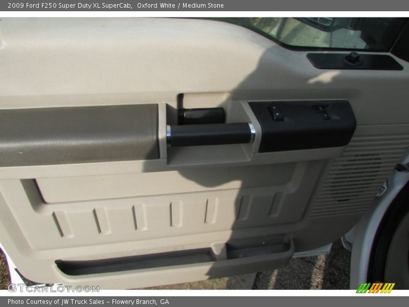 Oxford White / Medium Stone 2009 Ford F250 Super Duty XL SuperCab
