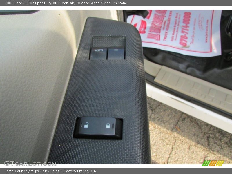 Oxford White / Medium Stone 2009 Ford F250 Super Duty XL SuperCab