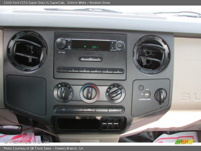 Oxford White / Medium Stone 2009 Ford F250 Super Duty XL SuperCab