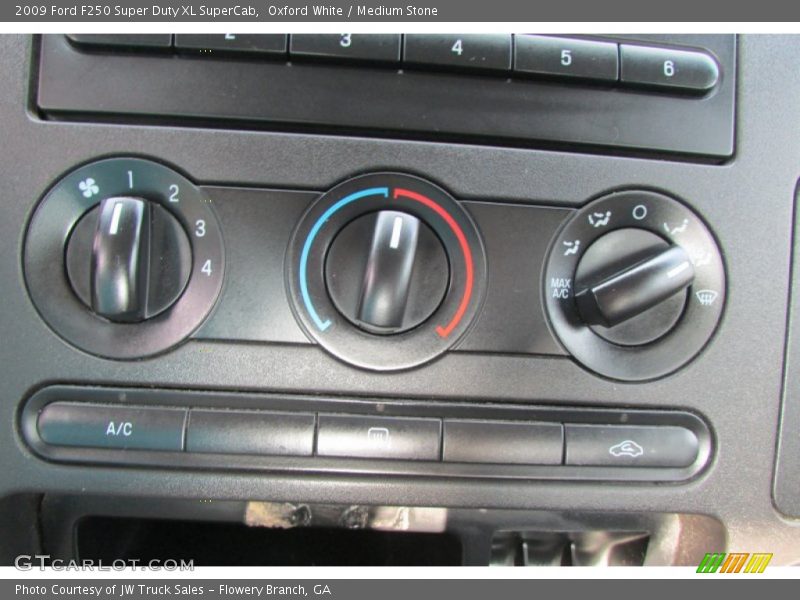 Oxford White / Medium Stone 2009 Ford F250 Super Duty XL SuperCab