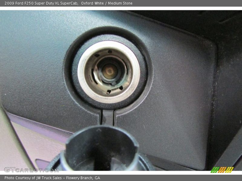 Oxford White / Medium Stone 2009 Ford F250 Super Duty XL SuperCab