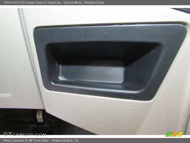 Oxford White / Medium Stone 2009 Ford F250 Super Duty XL SuperCab