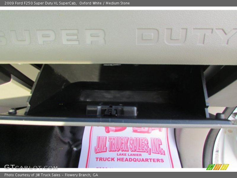 Oxford White / Medium Stone 2009 Ford F250 Super Duty XL SuperCab