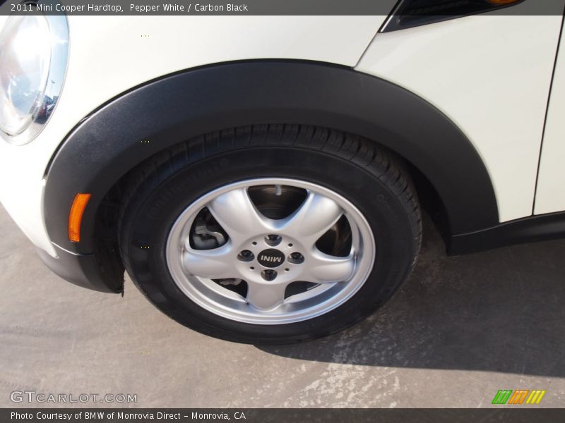 Pepper White / Carbon Black 2011 Mini Cooper Hardtop