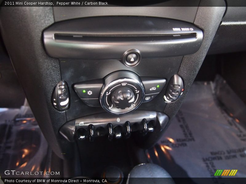 Pepper White / Carbon Black 2011 Mini Cooper Hardtop