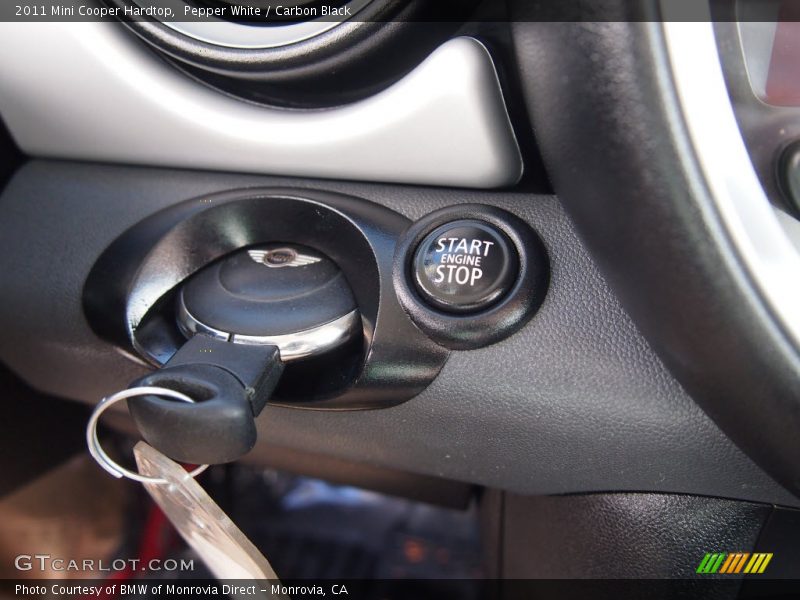 Pepper White / Carbon Black 2011 Mini Cooper Hardtop