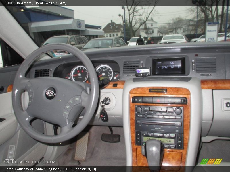 Pearl White / Gray 2006 Kia Amanti