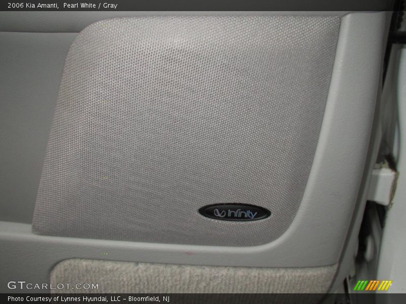 Pearl White / Gray 2006 Kia Amanti
