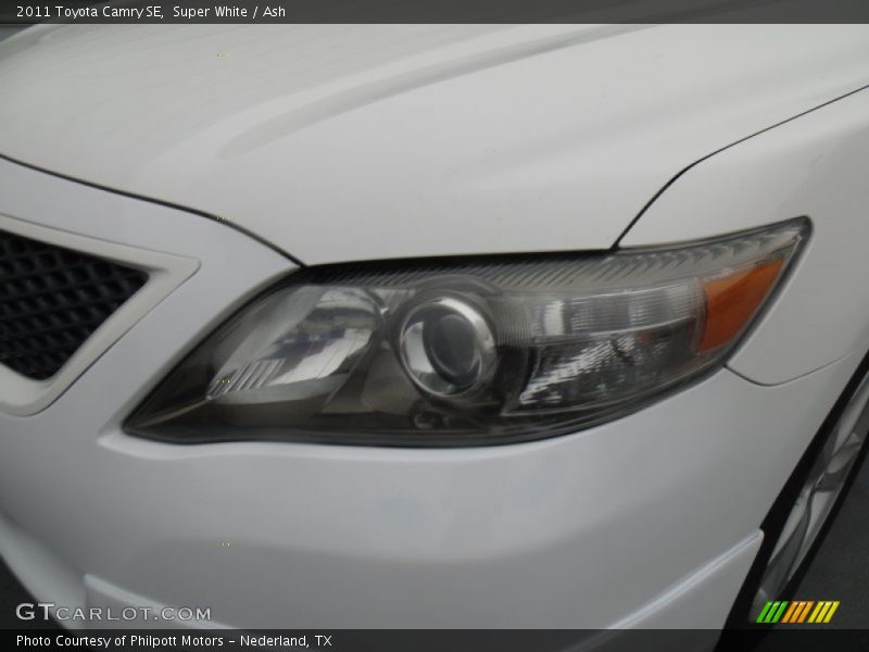 Super White / Ash 2011 Toyota Camry SE