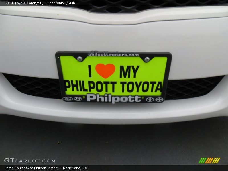 Super White / Ash 2011 Toyota Camry SE