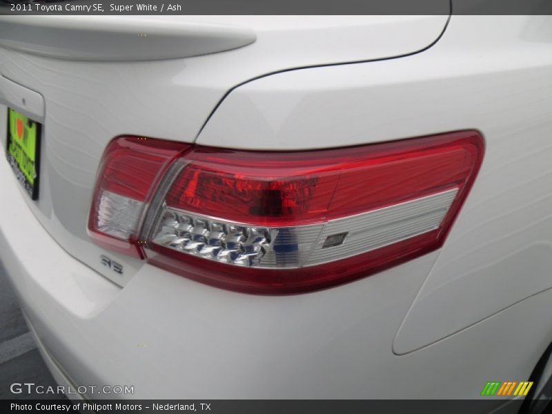 Super White / Ash 2011 Toyota Camry SE
