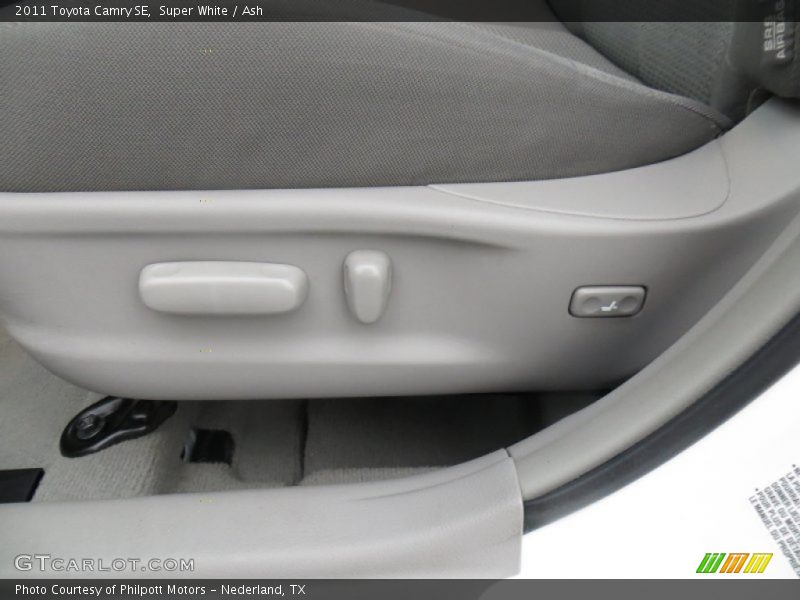 Super White / Ash 2011 Toyota Camry SE