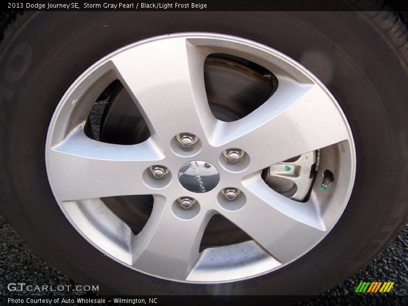 Storm Gray Pearl / Black/Light Frost Beige 2013 Dodge Journey SE