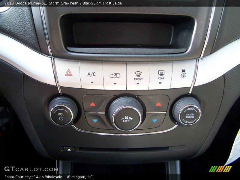 Storm Gray Pearl / Black/Light Frost Beige 2013 Dodge Journey SE