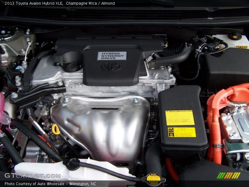 Champagne Mica / Almond 2013 Toyota Avalon Hybrid XLE