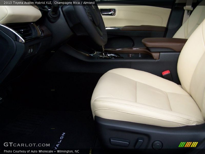 Champagne Mica / Almond 2013 Toyota Avalon Hybrid XLE