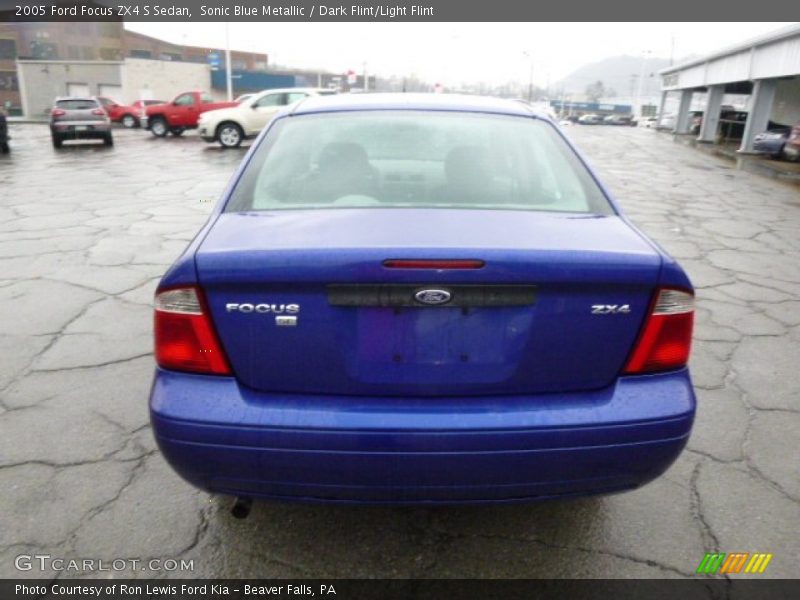 Sonic Blue Metallic / Dark Flint/Light Flint 2005 Ford Focus ZX4 S Sedan