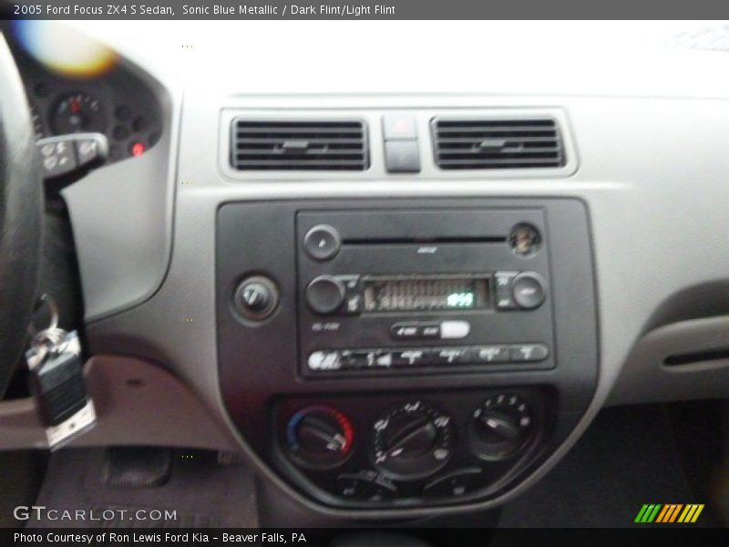 Sonic Blue Metallic / Dark Flint/Light Flint 2005 Ford Focus ZX4 S Sedan
