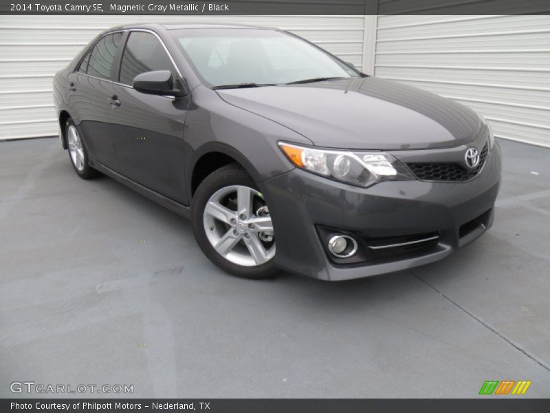 Magnetic Gray Metallic / Black 2014 Toyota Camry SE