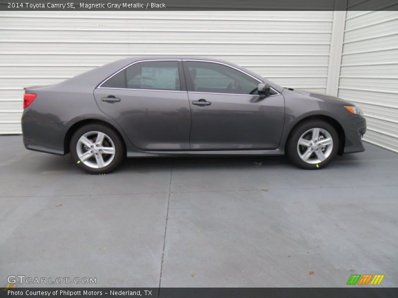 Magnetic Gray Metallic / Black 2014 Toyota Camry SE