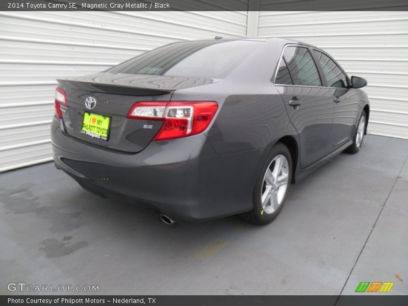 Magnetic Gray Metallic / Black 2014 Toyota Camry SE