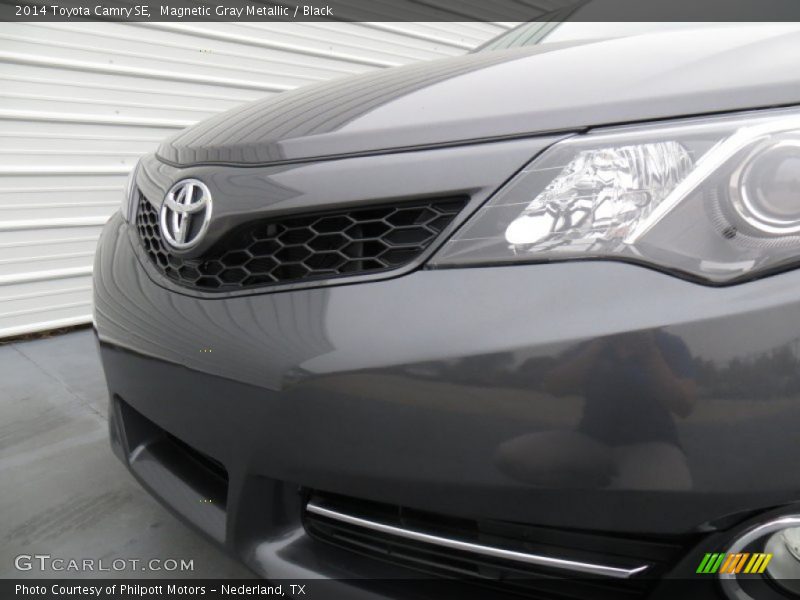 Magnetic Gray Metallic / Black 2014 Toyota Camry SE