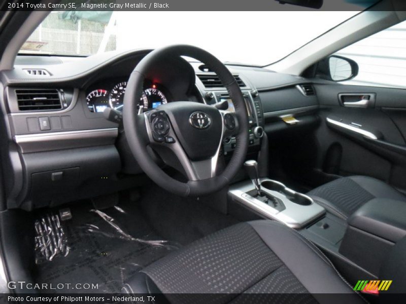 Magnetic Gray Metallic / Black 2014 Toyota Camry SE