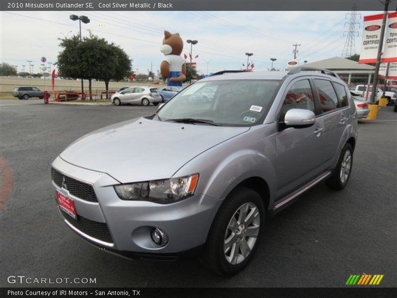 Cool Silver Metallic / Black 2010 Mitsubishi Outlander SE