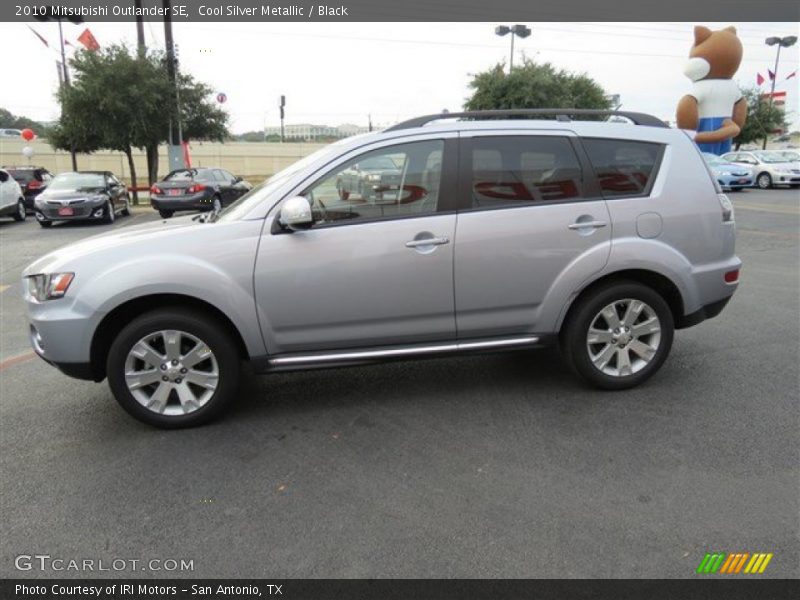 Cool Silver Metallic / Black 2010 Mitsubishi Outlander SE