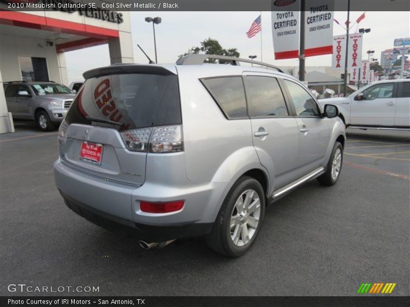Cool Silver Metallic / Black 2010 Mitsubishi Outlander SE