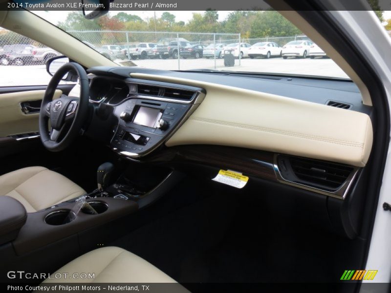 Dashboard of 2014 Avalon XLE Premium