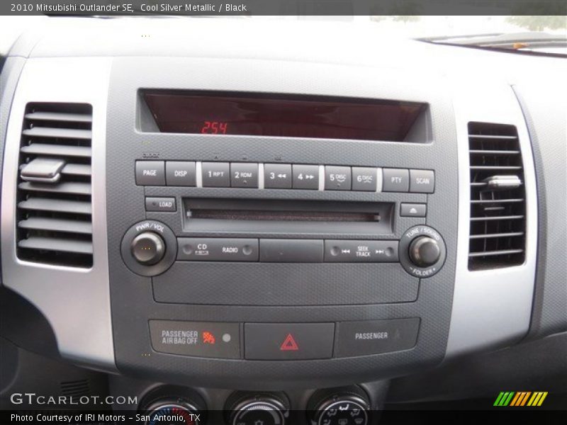 Cool Silver Metallic / Black 2010 Mitsubishi Outlander SE