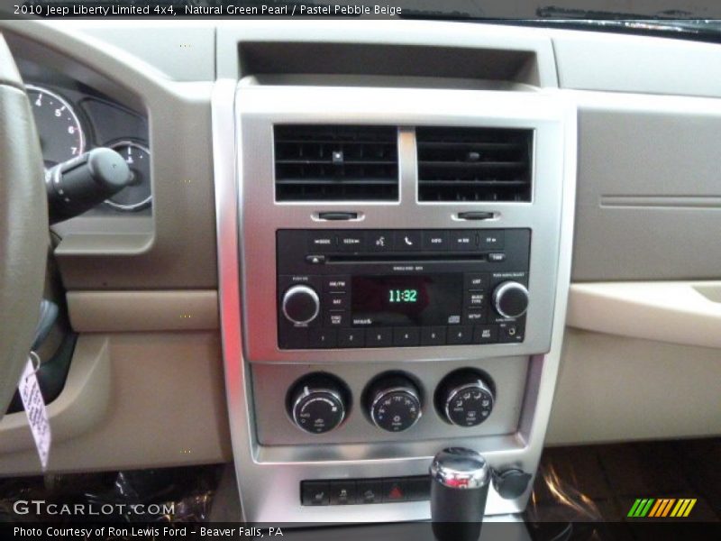 Natural Green Pearl / Pastel Pebble Beige 2010 Jeep Liberty Limited 4x4