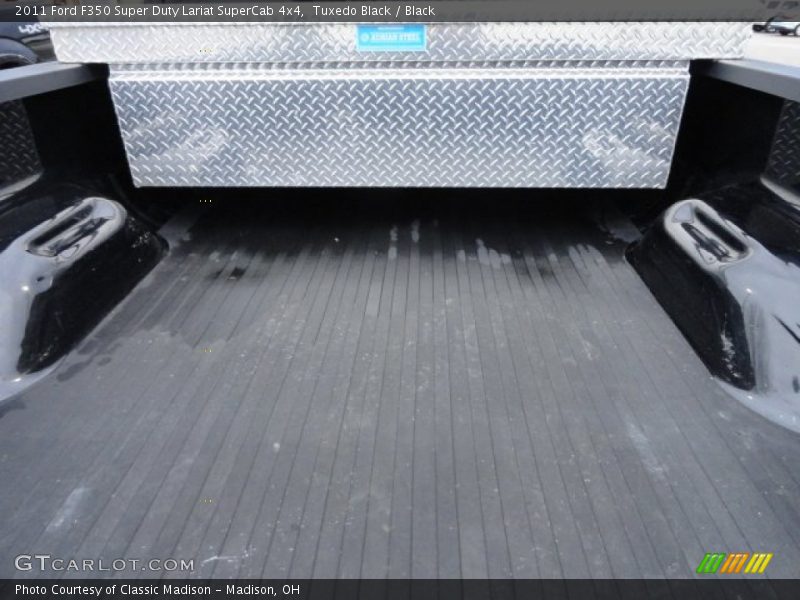 Tuxedo Black / Black 2011 Ford F350 Super Duty Lariat SuperCab 4x4