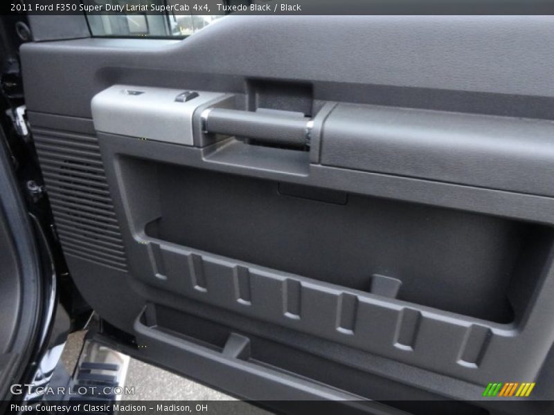 Tuxedo Black / Black 2011 Ford F350 Super Duty Lariat SuperCab 4x4