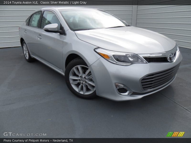 Front 3/4 View of 2014 Avalon XLE