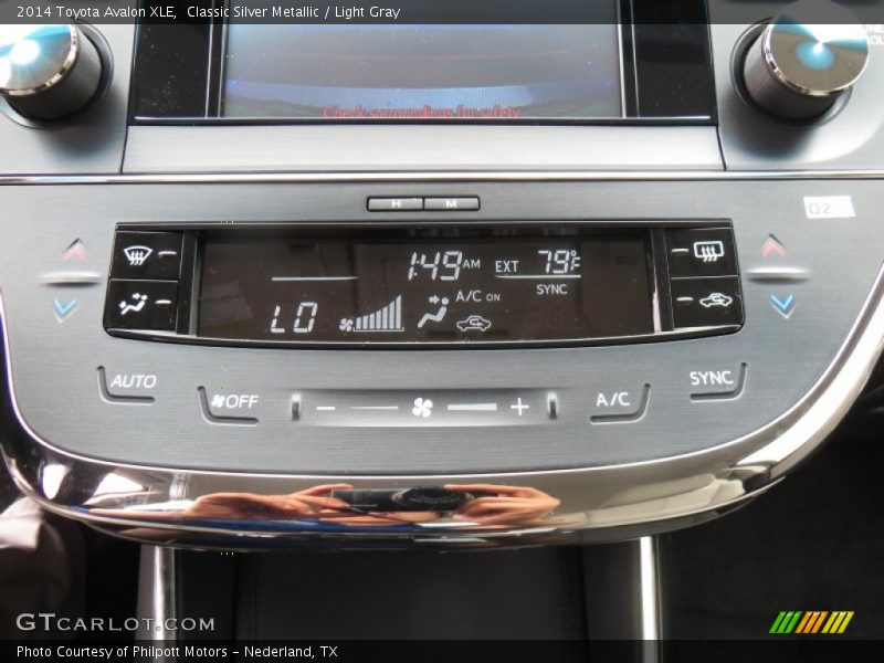 Controls of 2014 Avalon XLE