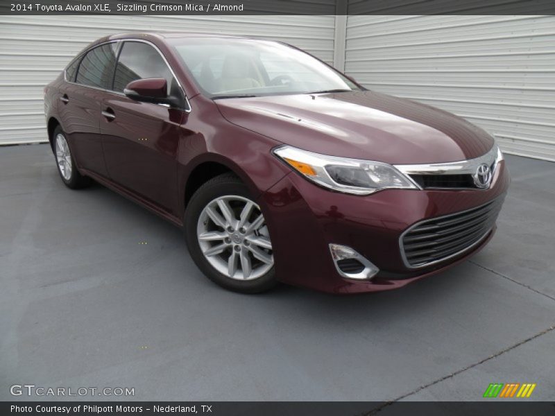 Front 3/4 View of 2014 Avalon XLE